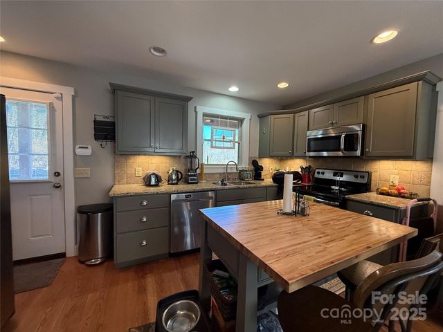 2600 Old Clyde Road, Clyde, NC 28721