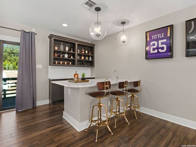 627 E Olmos Drive, San Antonio, TX 78212