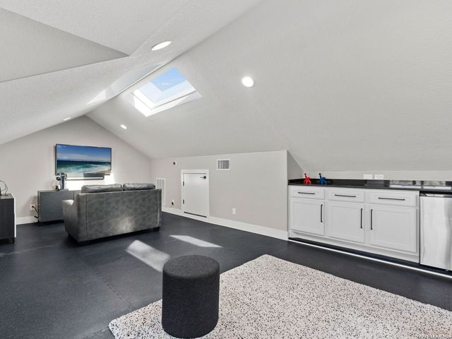 627 E Olmos Drive, San Antonio, TX 78212