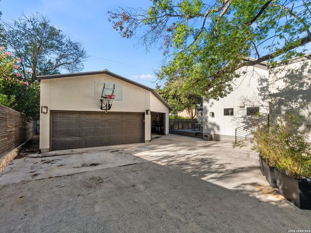 627 E Olmos Drive, San Antonio, TX 78212