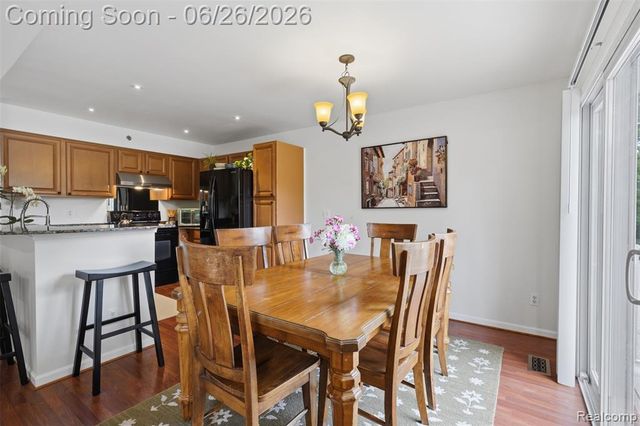 1668 Deepwood Circle, Rochester, MI 48307