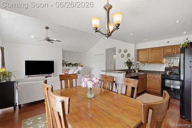 1668 Deepwood Circle, Rochester, MI 48307