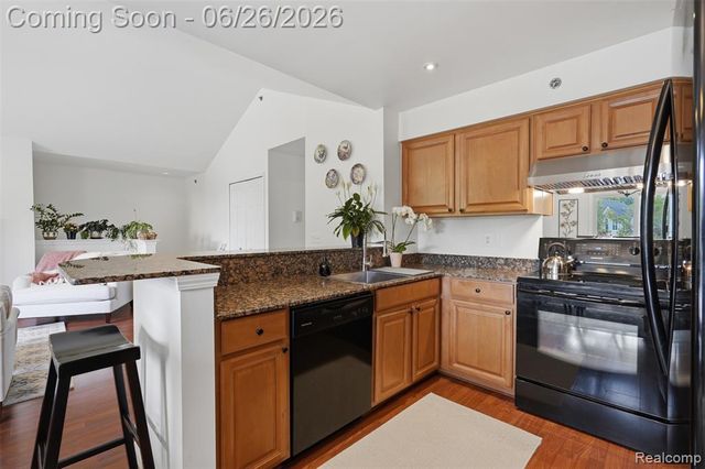 1668 Deepwood Circle, Rochester, MI 48307