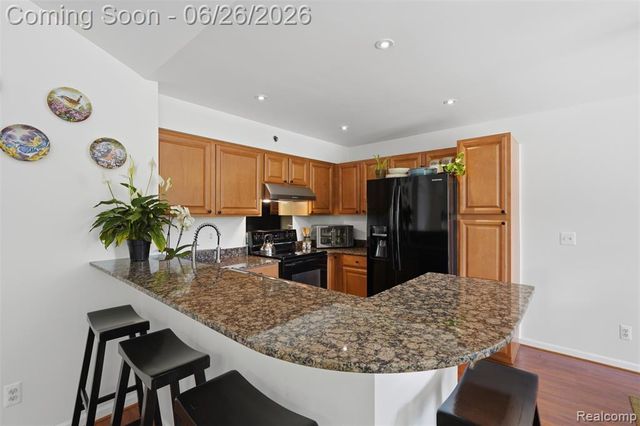 1668 Deepwood Circle, Rochester, MI 48307