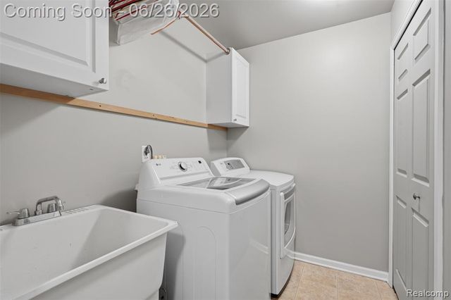 1668 Deepwood Circle, Rochester, MI 48307