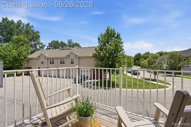 1668 Deepwood Circle, Rochester, MI 48307