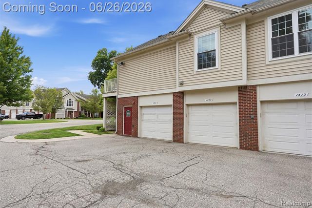 1668 Deepwood Circle, Rochester, MI 48307