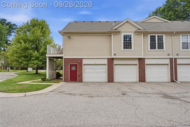 1668 Deepwood Circle, Rochester, MI 48307
