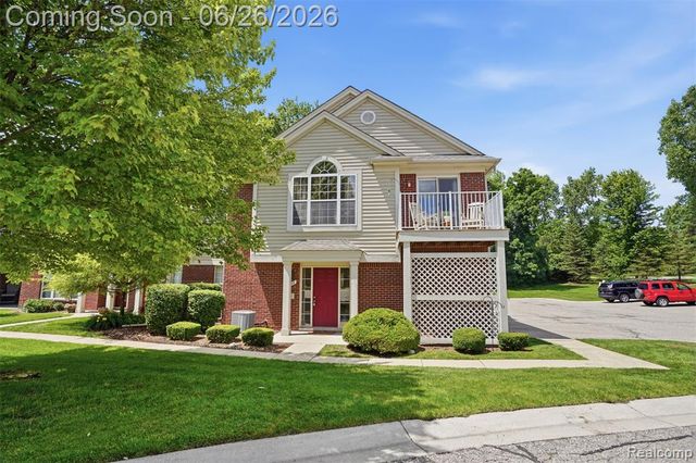 1668 Deepwood Circle, Rochester, MI 48307