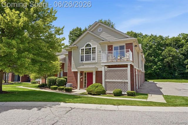 1668 Deepwood Circle, Rochester, MI 48307