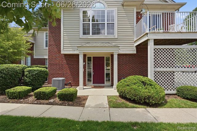 1668 Deepwood Circle, Rochester, MI 48307