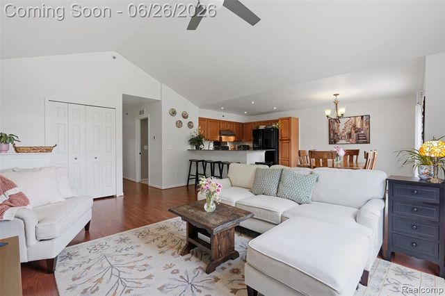 1668 Deepwood Circle, Rochester, MI 48307