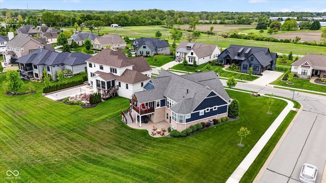 18295 Lakes End Drive, Westfield, IN 46074
