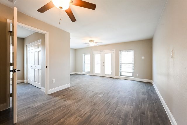524 E Lark Court, Desoto, TX 75115