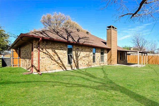 524 E Lark Court, Desoto, TX 75115