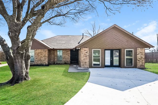 524 E Lark Court, Desoto, TX 75115