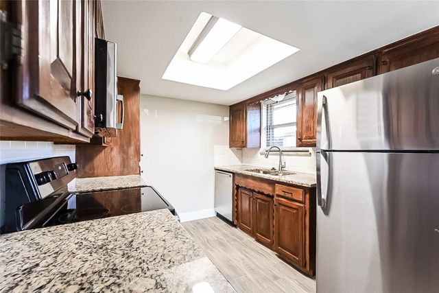 524 E Lark Court, Desoto, TX 75115