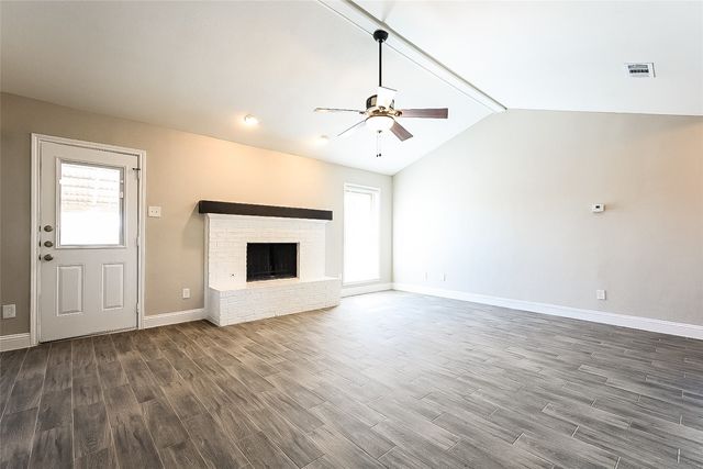 524 E Lark Court, Desoto, TX 75115