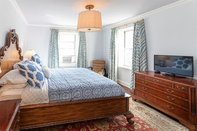 2 Midland Gardens 2A, Bronxville, NY 10708