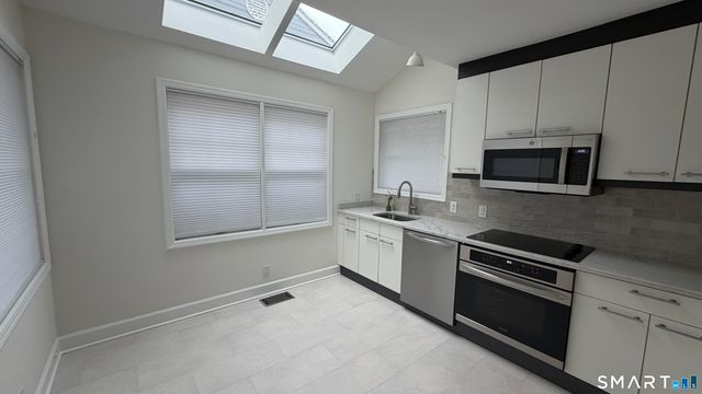 230 Saugatuck Avenue 17, Westport, CT 06880