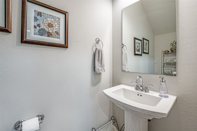 1560 Windermere Way, Farmers Branch, TX 75234