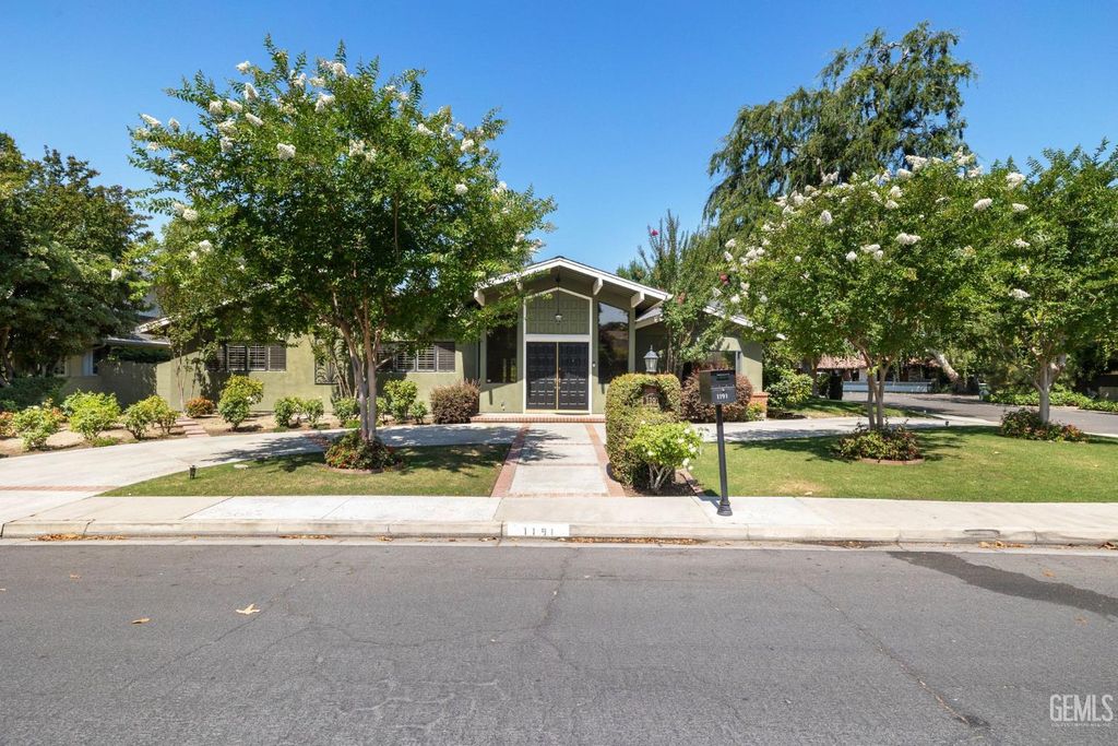 1191 Edmund Street, Bakersfield, CA 93309