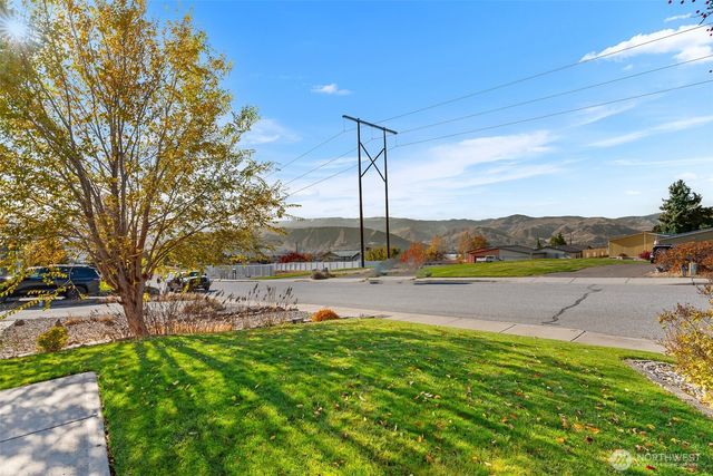 561 Morning View Avenue, East Wenatchee, WA 98802