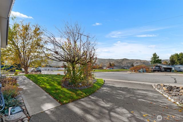 561 Morning View Avenue, East Wenatchee, WA 98802