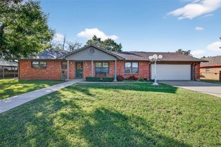 203 Red River Drive, Whitesboro, TX 76273