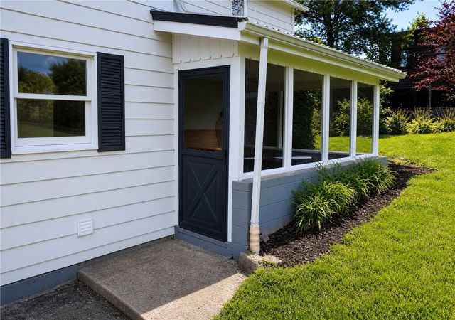 1106 Delaware St, Export, PA 15632
