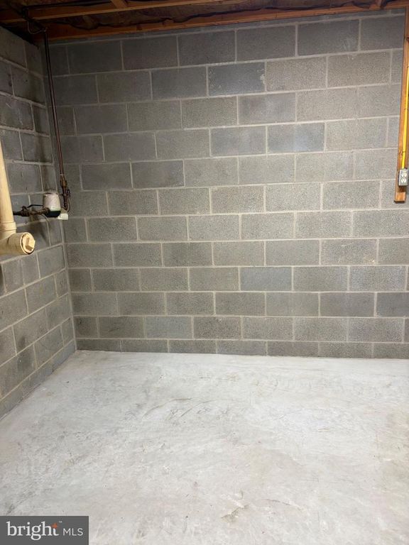 Image 13 of property listing at 1006 REBECCA STREET, Carlisle, PA 17013