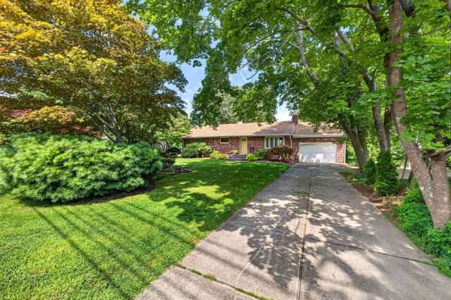 61 Highland Avenue, Dartmouth, MA 02747