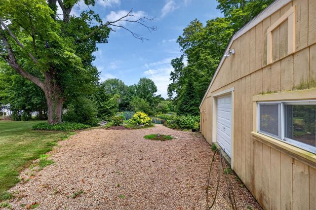 61 Highland Avenue, Dartmouth, MA 02747