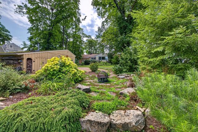 61 Highland Avenue, Dartmouth, MA 02747