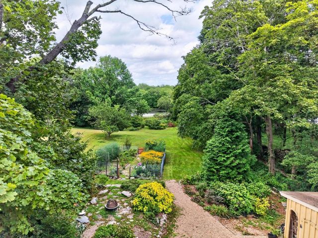 61 Highland Avenue, Dartmouth, MA 02747
