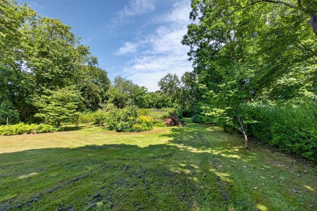61 Highland Avenue, Dartmouth, MA 02747