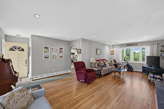 61 Highland Avenue, Dartmouth, MA 02747