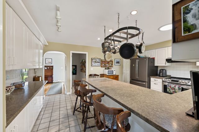 61 Highland Avenue, Dartmouth, MA 02747