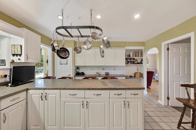 61 Highland Avenue, Dartmouth, MA 02747