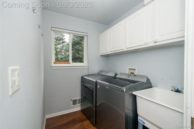 2649 Konrad Ct, Auburn Hills, MI 48326