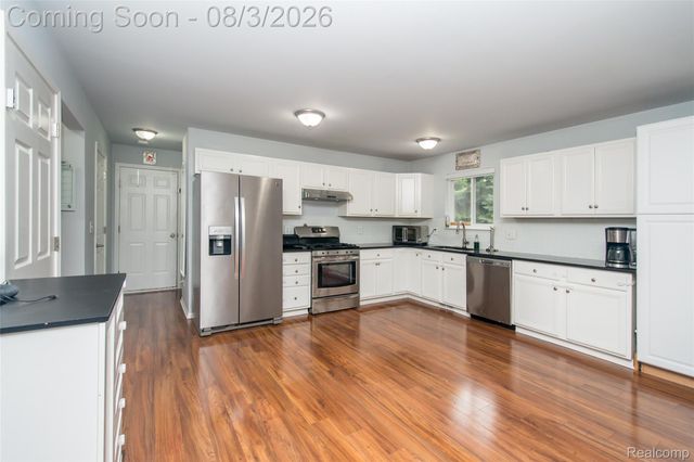 2649 Konrad Ct, Auburn Hills, MI 48326
