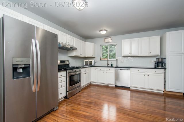 2649 Konrad Ct, Auburn Hills, MI 48326