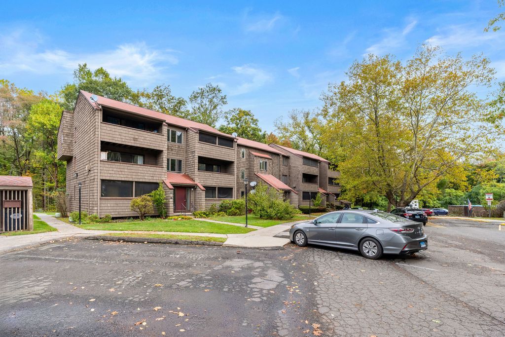 164 Towne House Road 164, Hamden, CT 06514
