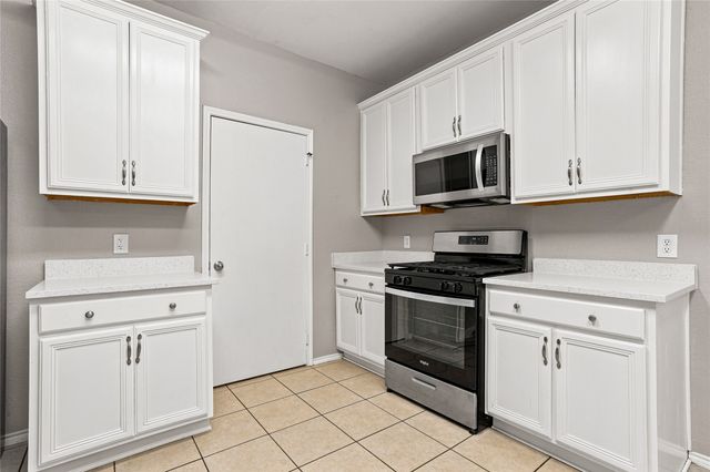 5825 Show Master Lane, Fort Worth, TX 76179