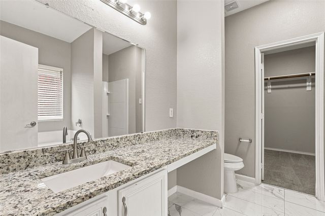 5825 Show Master Lane, Fort Worth, TX 76179