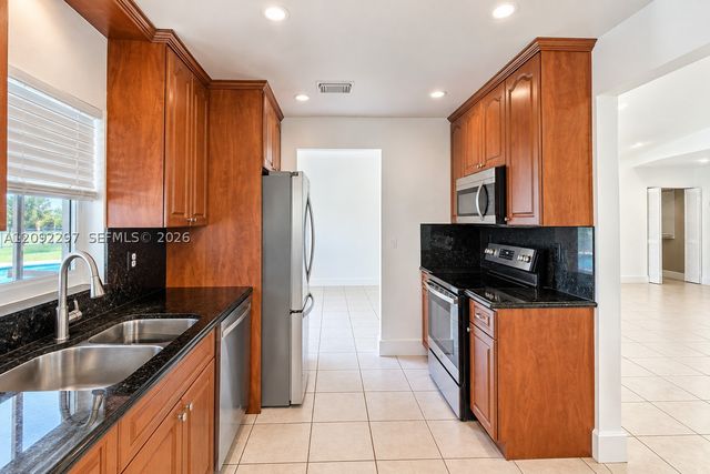 11655 SW 50th St, Cooper City, FL 33330