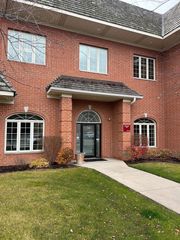 1870 W Winchester Road, Libertyville, IL 60048