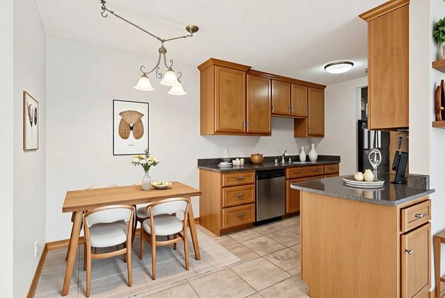 9143 Highway 55 306, Golden Valley, MN 55427