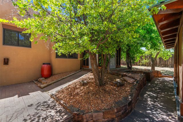 611 Caminito del Donaldo, Santa Fe, NM 87505