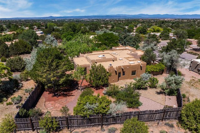 611 Caminito del Donaldo, Santa Fe, NM 87505